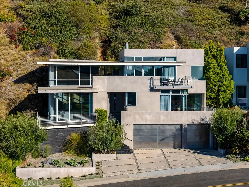 704 Nyes Place, Laguna Beach, California 92651 home-pic-0
