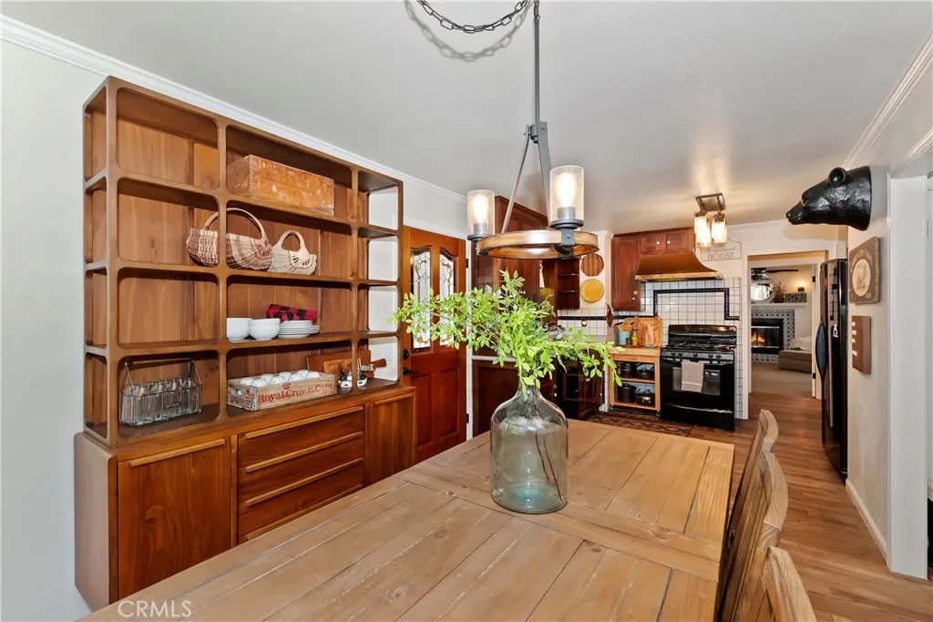457 Woodside, Big Bear City, California 92314 home-pic-33
