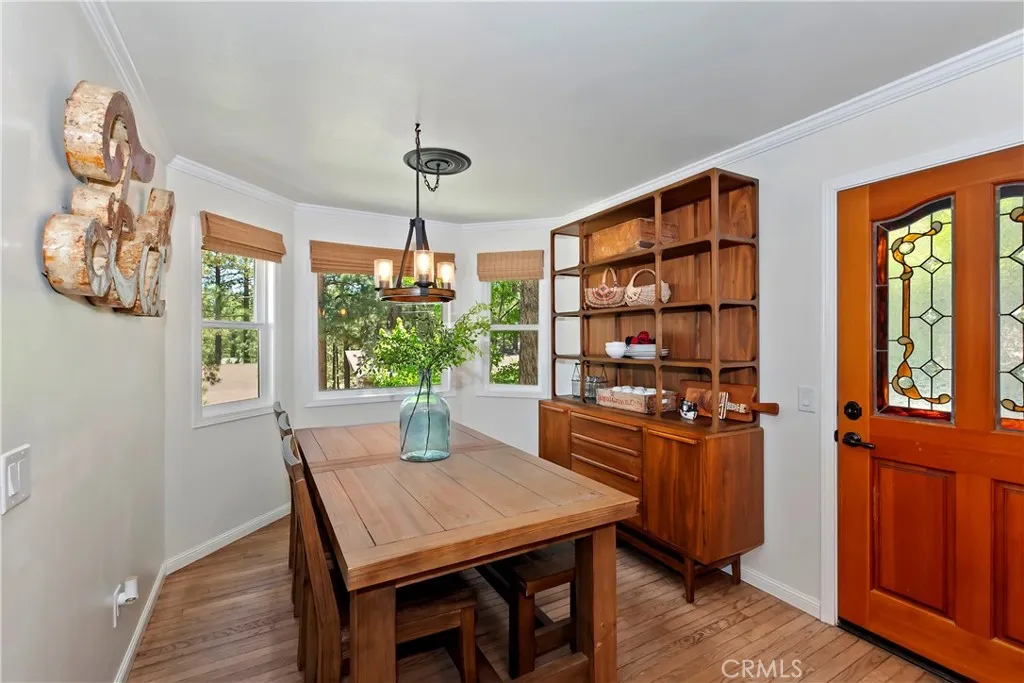 457 Woodside, Big Bear City, California 92314 home-pic-31