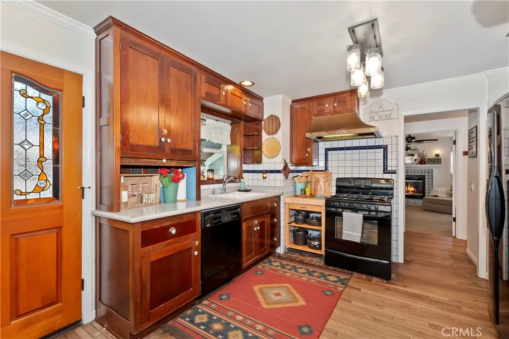 457 Woodside, Big Bear City, California 92314 home-pic-34
