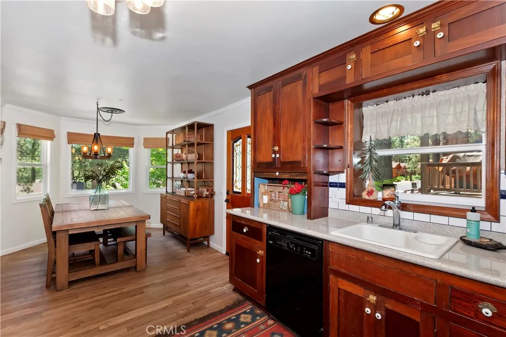457 Woodside, Big Bear City, California 92314 home-pic-37