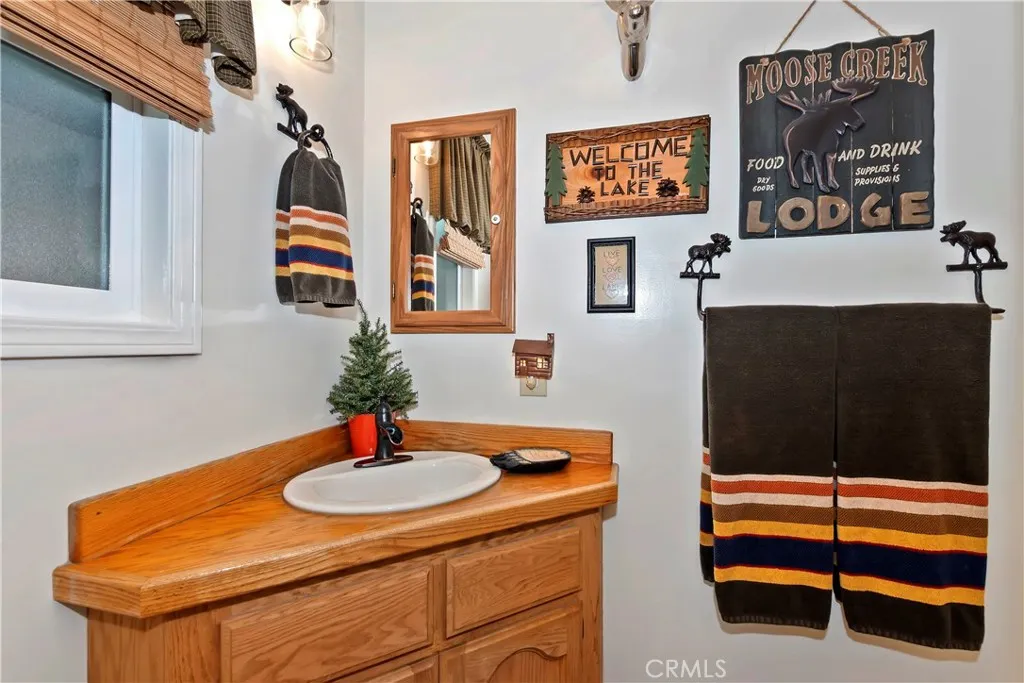 457 Woodside, Big Bear City, California 92314 home-pic-39