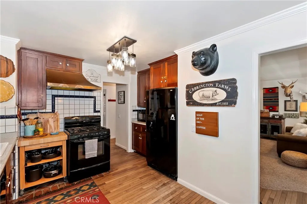 457 Woodside, Big Bear City, California 92314 home-pic-36