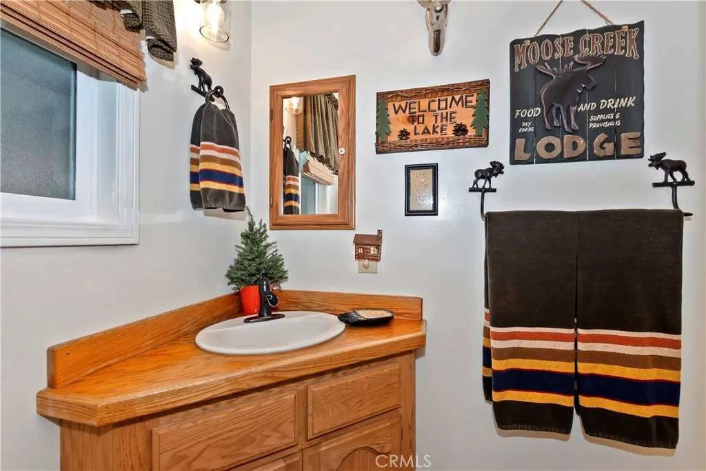 457 Woodside, Big Bear City, California 92314 home-pic-38