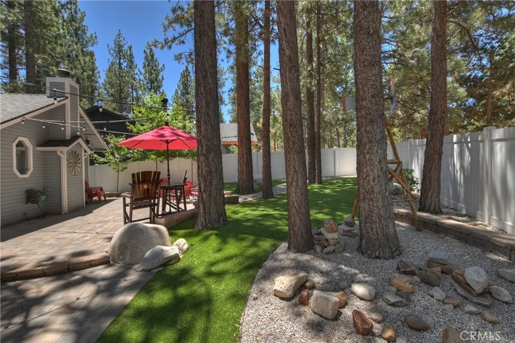 457 Woodside, Big Bear City, California 92314 home-pic-21