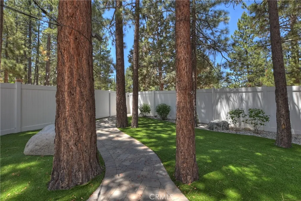 457 Woodside, Big Bear City, California 92314 home-pic-18