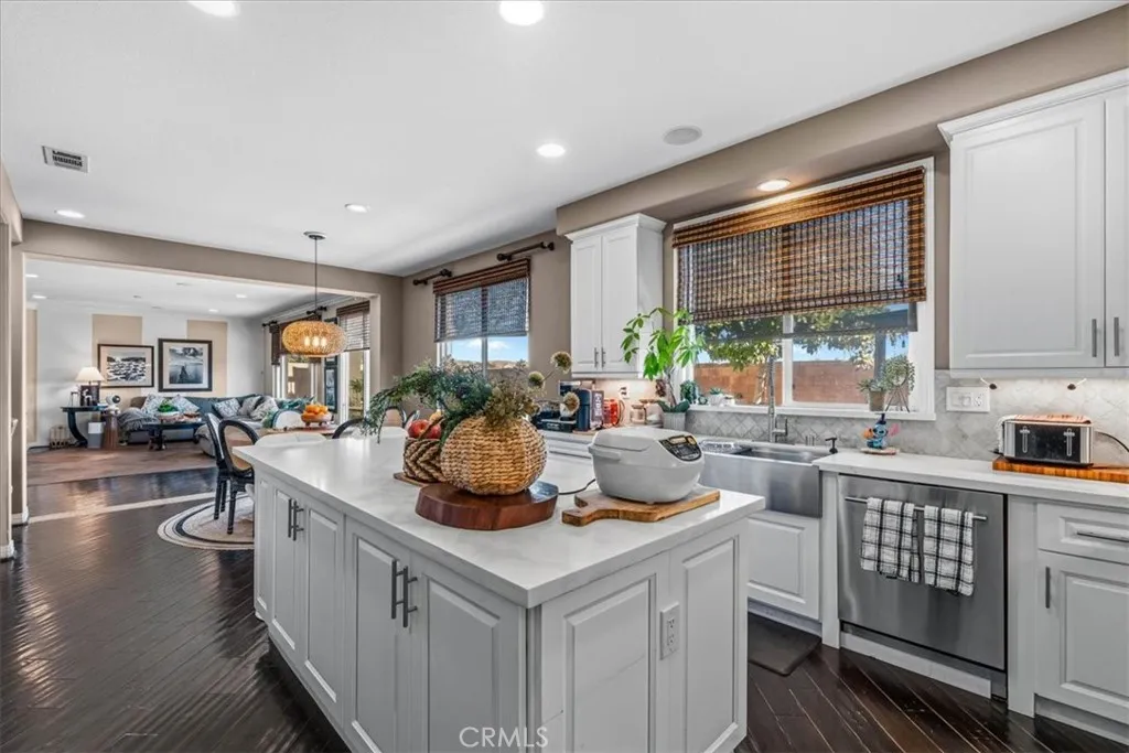 7056 Calina, Eastvale, California 92880 home-pic-19