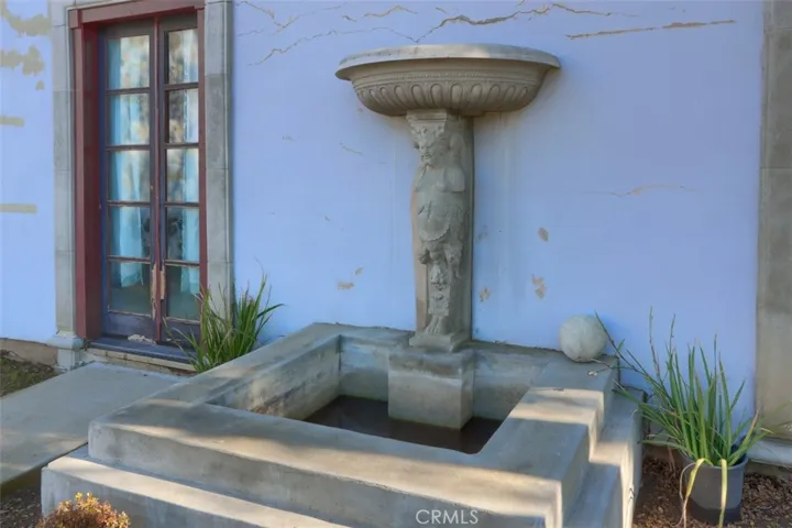 Water fountain feature