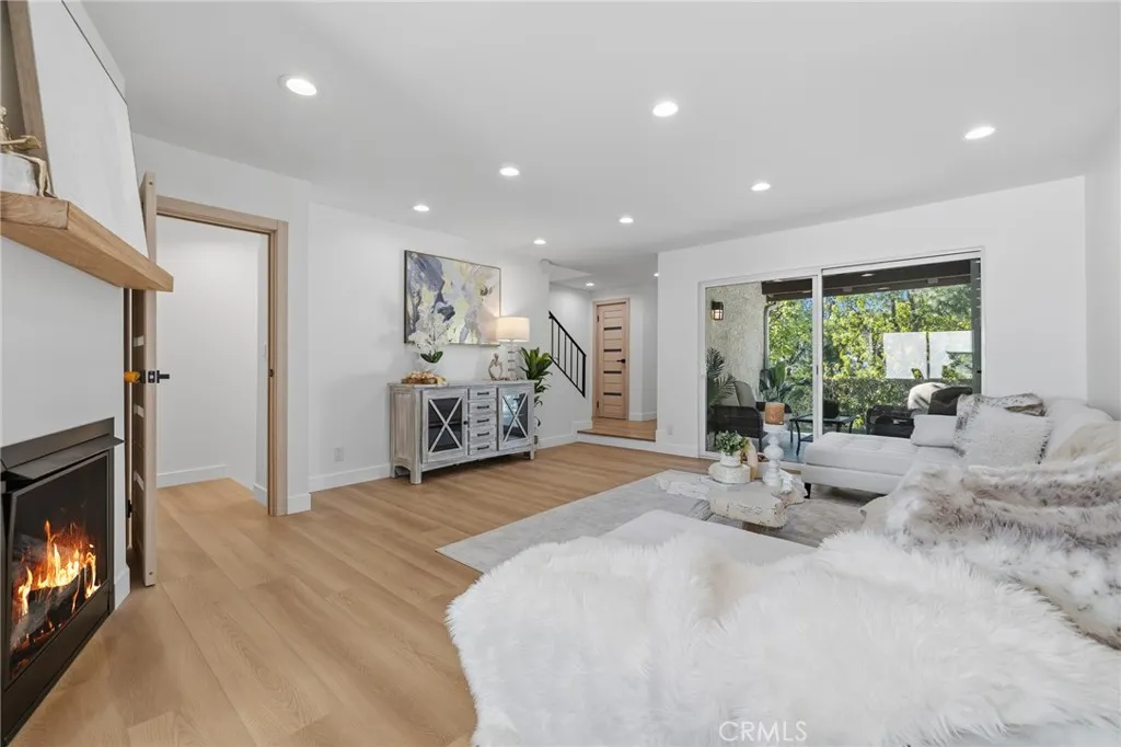 9502 Via Salerno, Burbank, California 91504 home-pic-3
