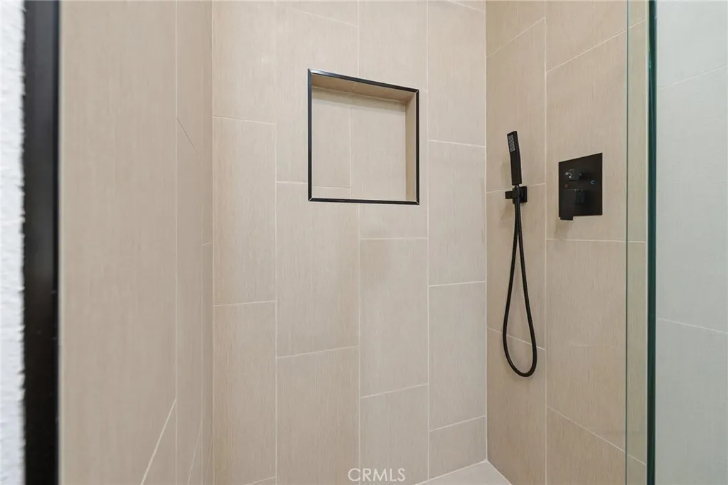 9502 Via Salerno, Burbank, California 91504 home-pic-24