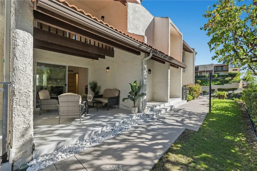 9502 Via Salerno, Burbank, California 91504 home-pic-13