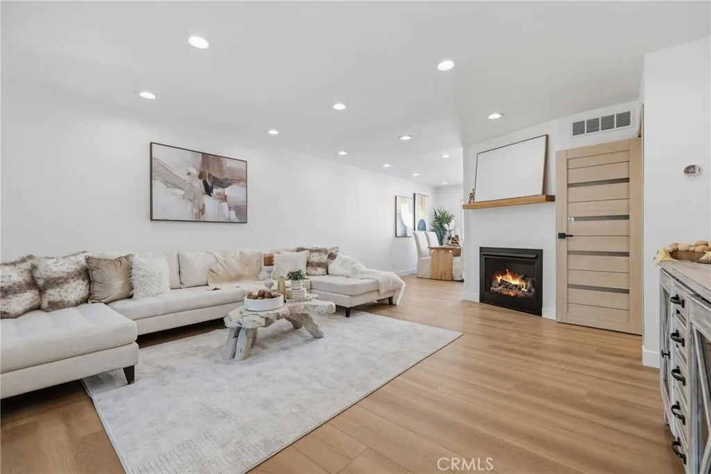 9502 Via Salerno, Burbank, California 91504 home-pic-0
