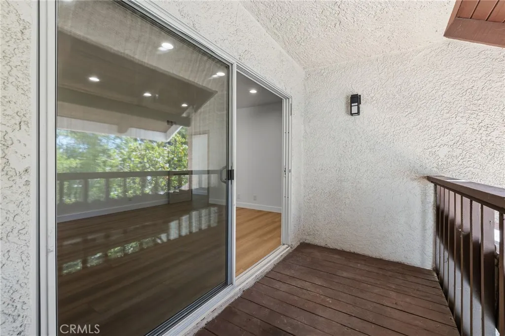 9502 Via Salerno, Burbank, California 91504 home-pic-19