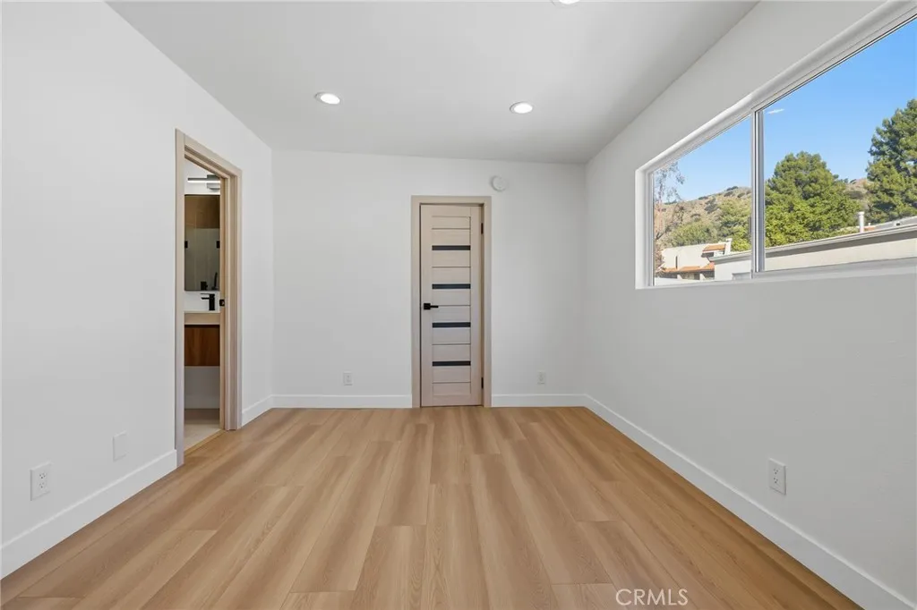 9502 Via Salerno, Burbank, California 91504 home-pic-26