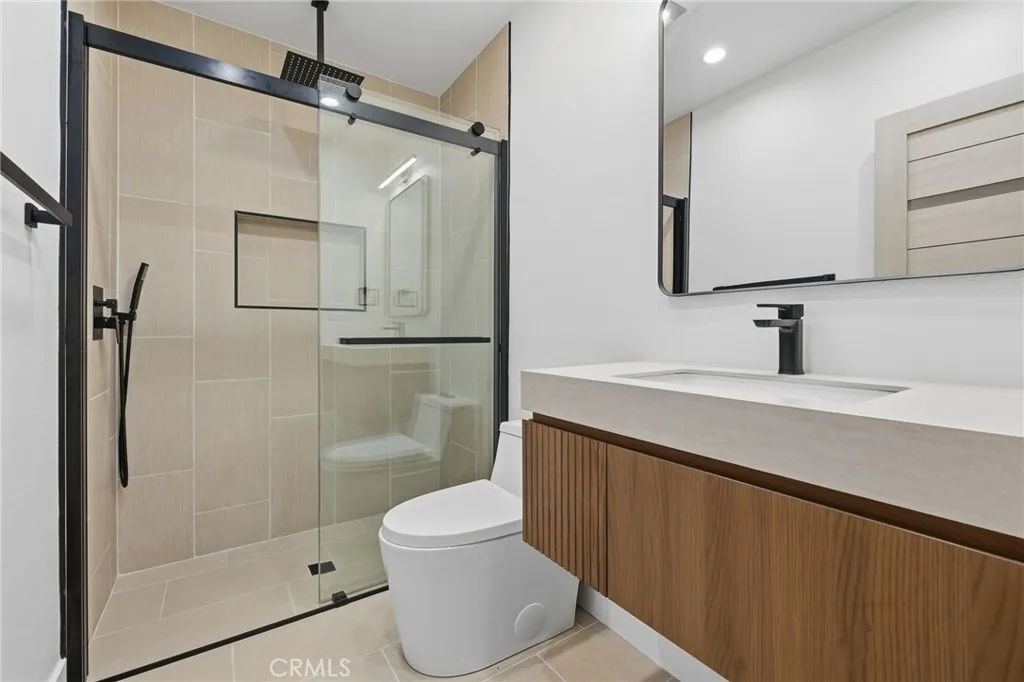 9502 Via Salerno, Burbank, California 91504 home-pic-17