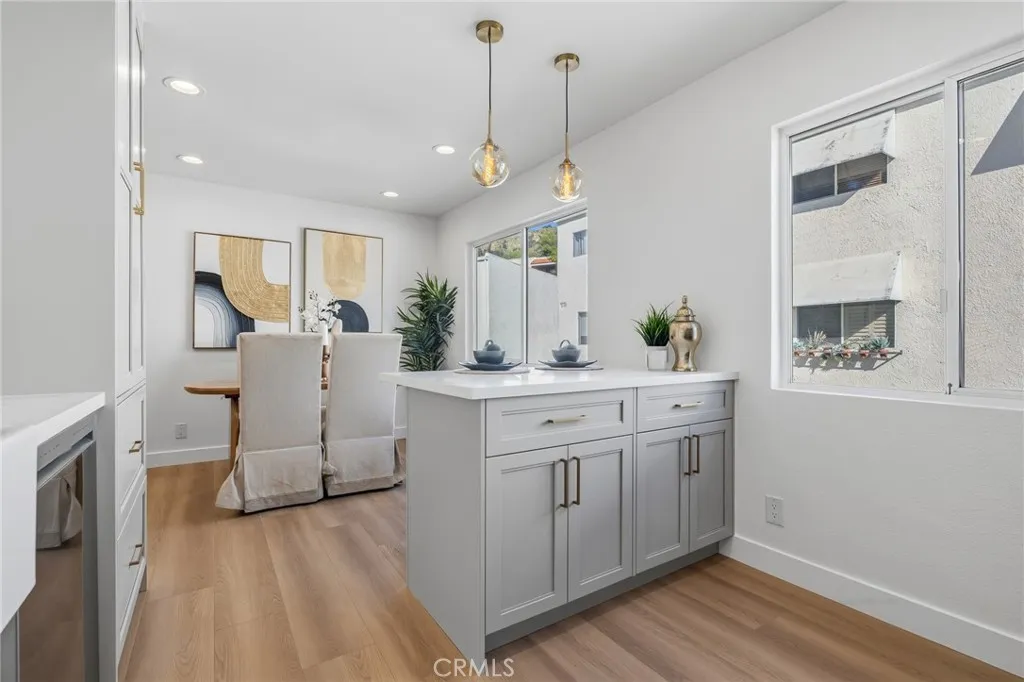 9502 Via Salerno, Burbank, California 91504 home-pic-1
