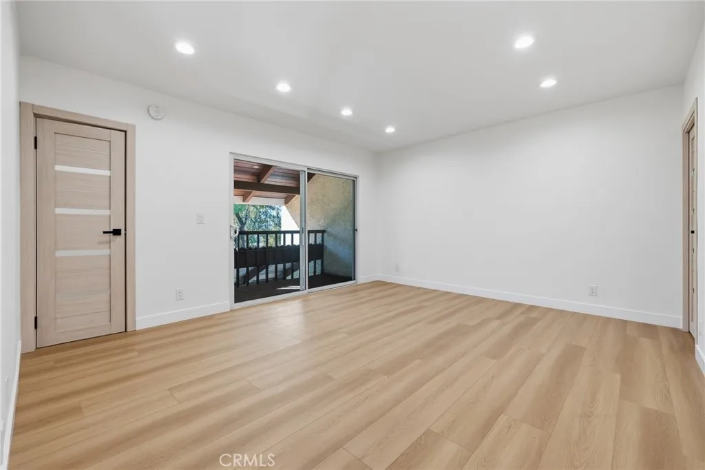 9502 Via Salerno, Burbank, California 91504 home-pic-15