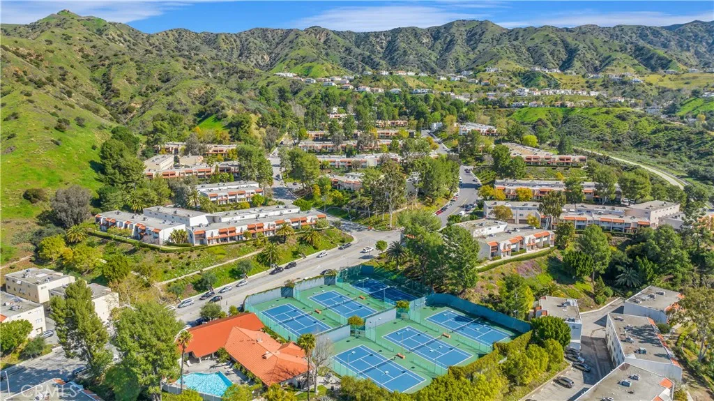 9502 Via Salerno, Burbank, California 91504 home-pic-34