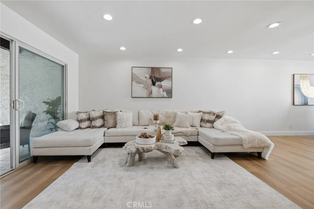9502 Via Salerno, Burbank, California 91504 home-pic-2
