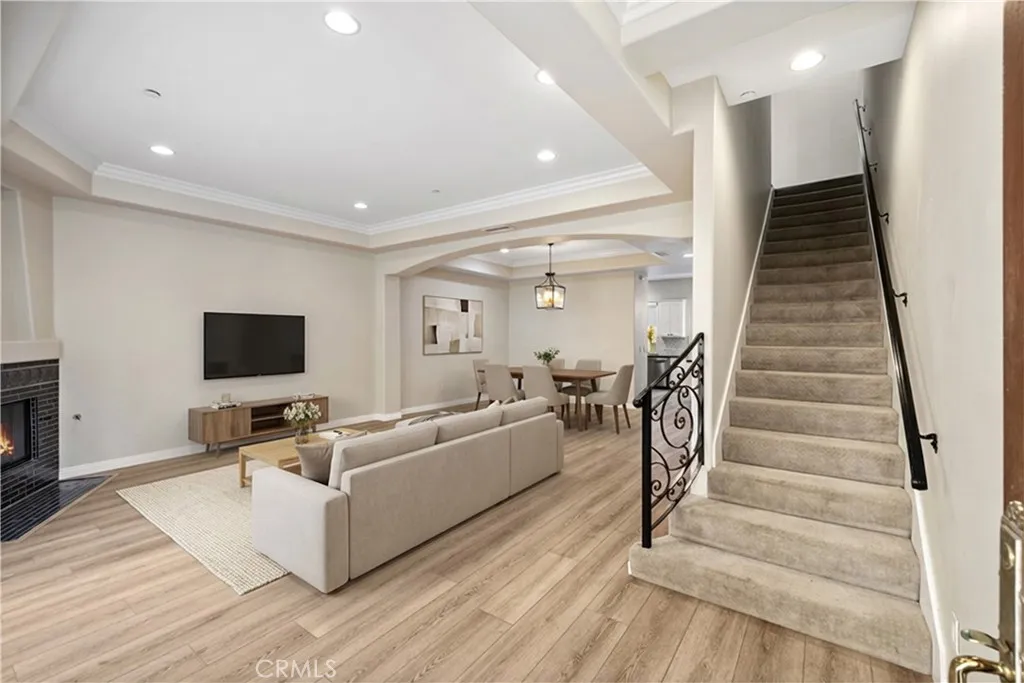14535 Margate Street 13, Sherman Oaks, California 91411 home-pic-1