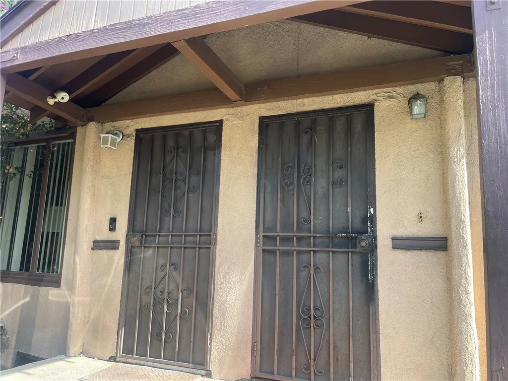 1750 S Mansfield Avenue S, Los Angeles, California 90019 home-pic-2