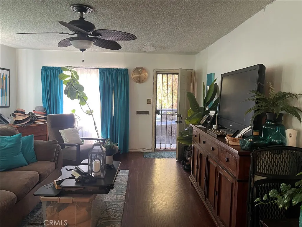 1750 S Mansfield Avenue S, Los Angeles, California 90019 home-pic-4