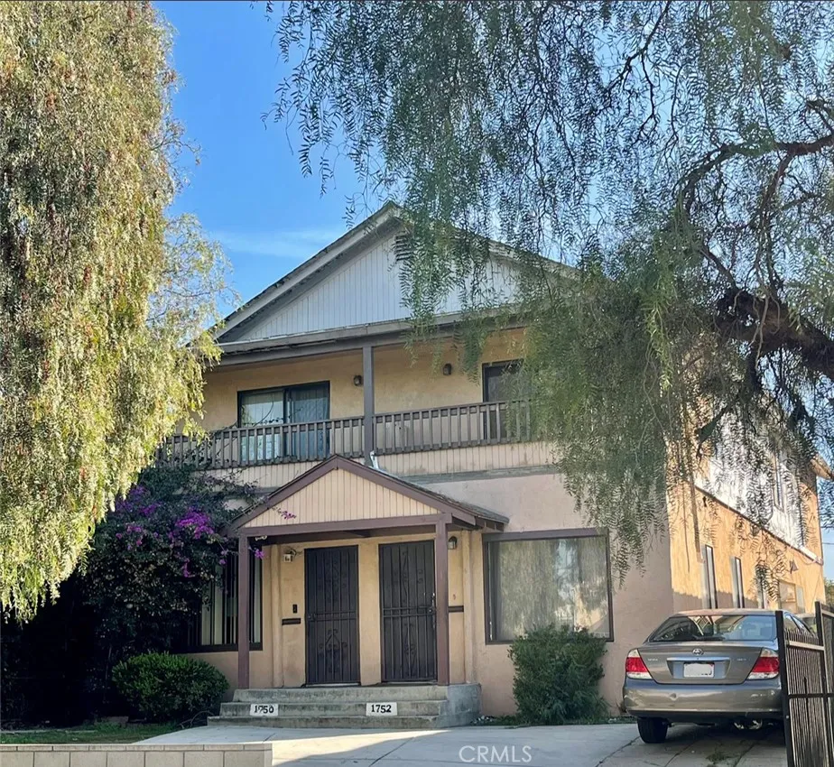 1750 S Mansfield Avenue S, Los Angeles, California 90019 home-pic-1