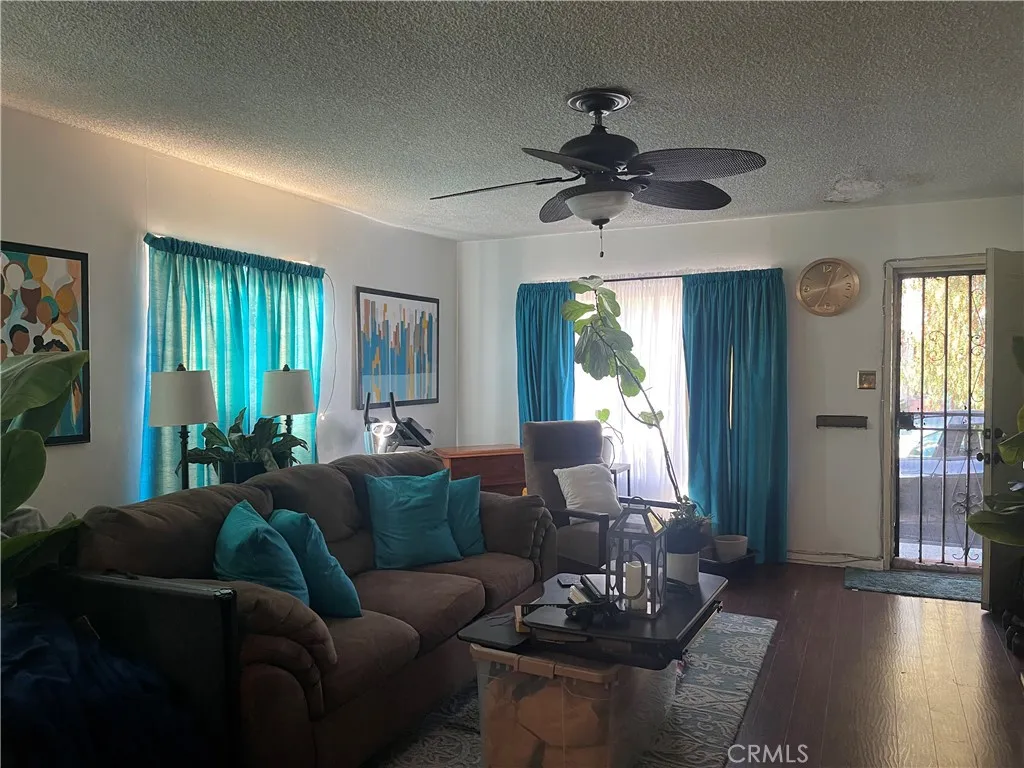 1750 S Mansfield Avenue S, Los Angeles, California 90019 home-pic-3