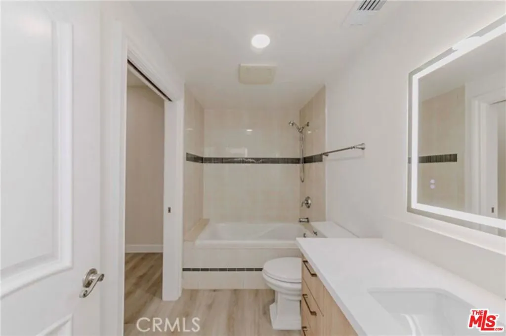 1138 S Serrano Avenue 102, Los Angeles, California 90006 home-pic-16