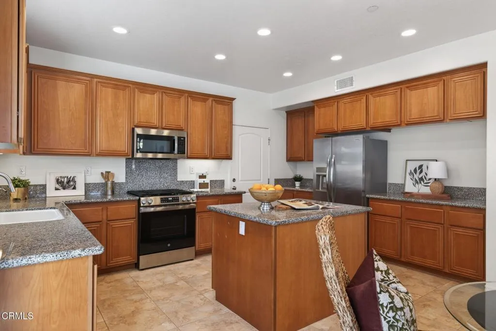 8124 Onyx Street, Ventura, California 93004 home-pic-12