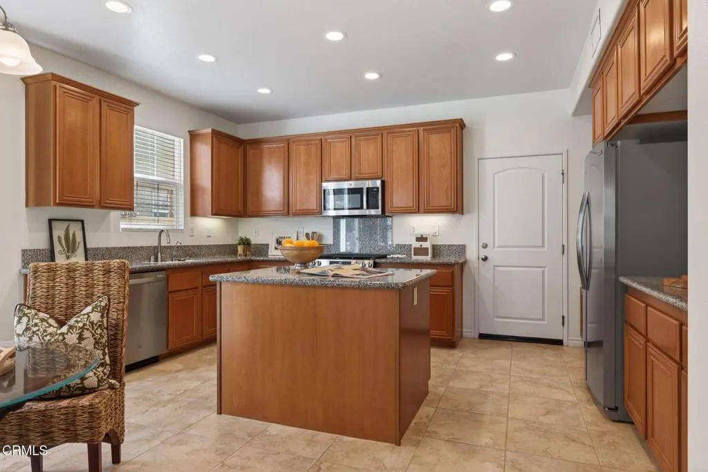 8124 Onyx Street, Ventura, California 93004 home-pic-10