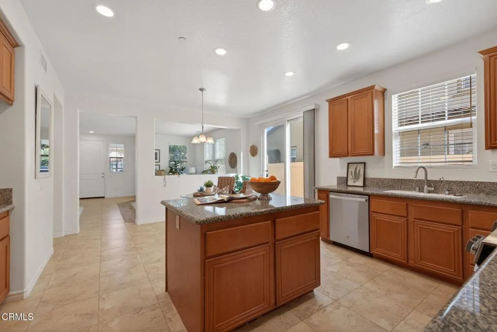 8124 Onyx Street, Ventura, California 93004 home-pic-14