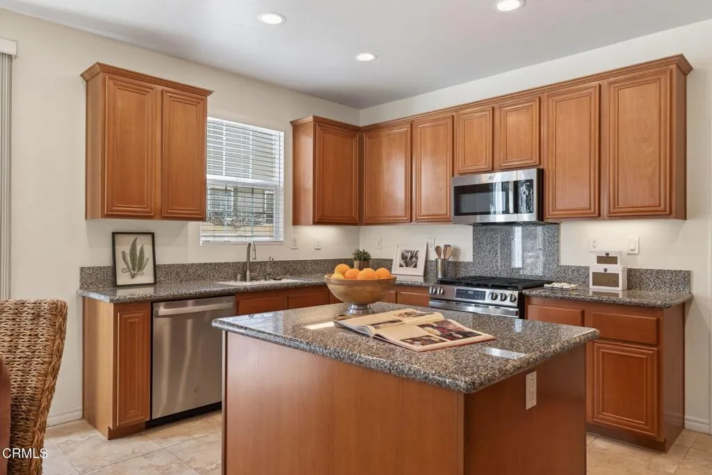 8124 Onyx Street, Ventura, California 93004 home-pic-11