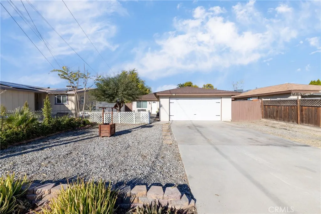 623 E Old 2nd St, San Jacinto, California 92583 home-pic-0