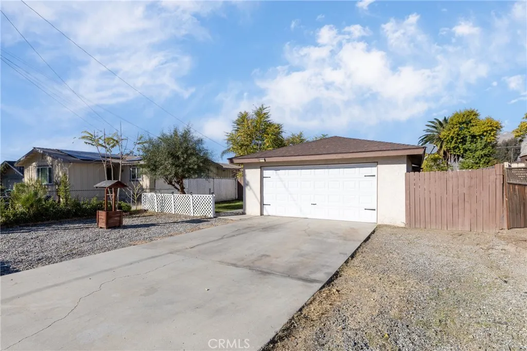 623 E Old 2nd St, San Jacinto, California 92583 home-pic-20