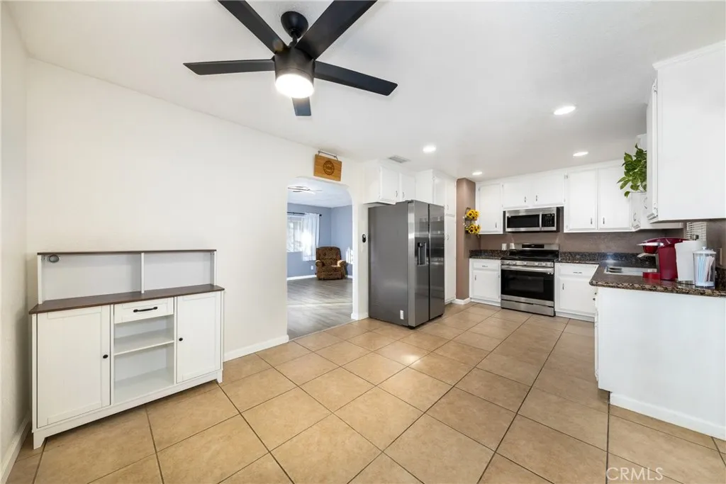 623 E Old 2nd St, San Jacinto, California 92583 home-pic-7