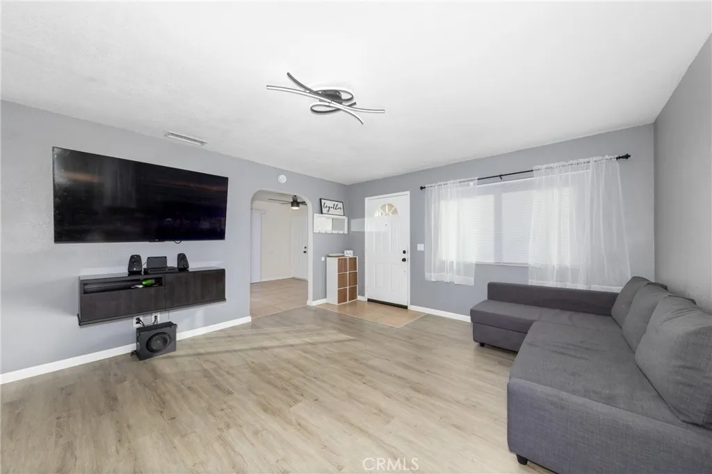 623 E Old 2nd St, San Jacinto, California 92583 home-pic-1