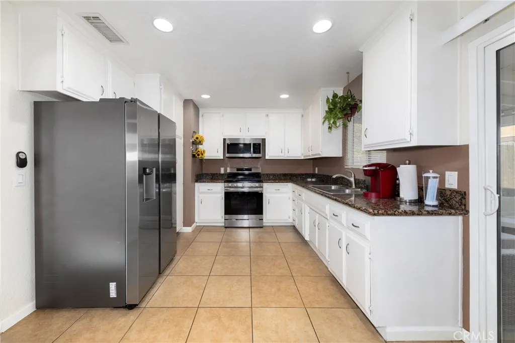 623 E Old 2nd St, San Jacinto, California 92583 home-pic-5