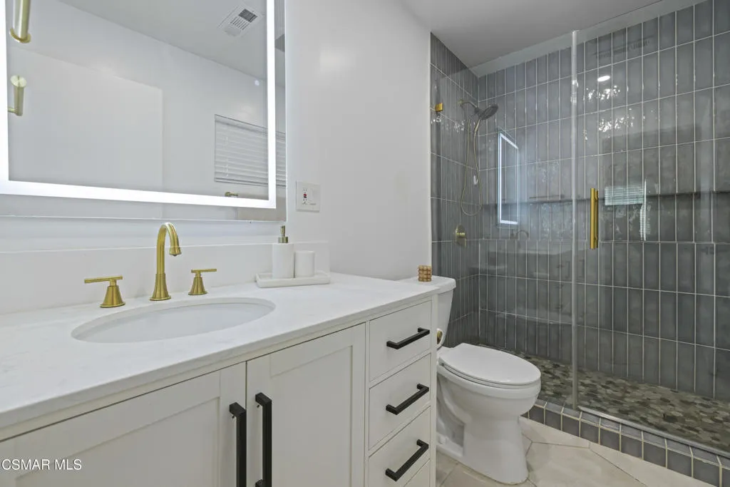 18712 Vicci Street, Canyon Country, California 91351 home-pic-17