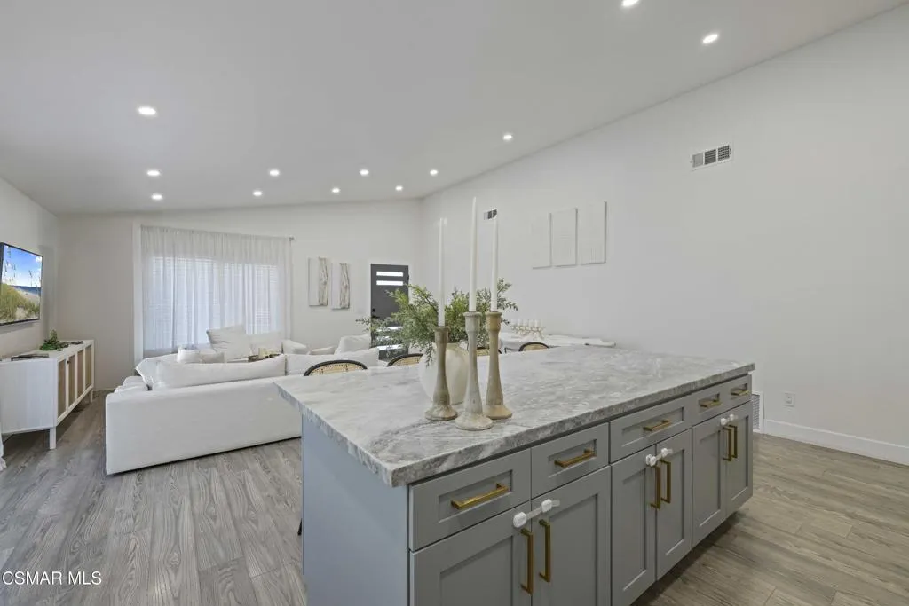 18712 Vicci Street, Canyon Country, California 91351 home-pic-12