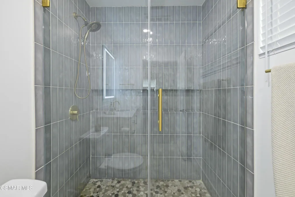 18712 Vicci Street, Canyon Country, California 91351 home-pic-18