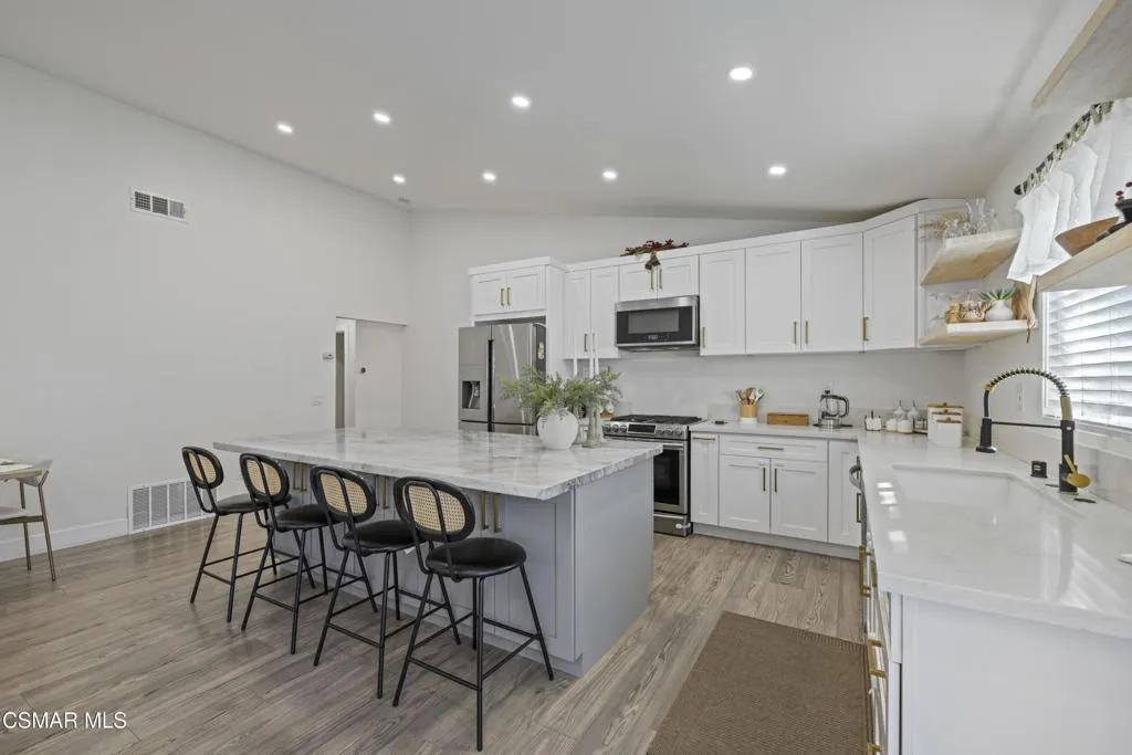 18712 Vicci Street, Canyon Country, California 91351 home-pic-6