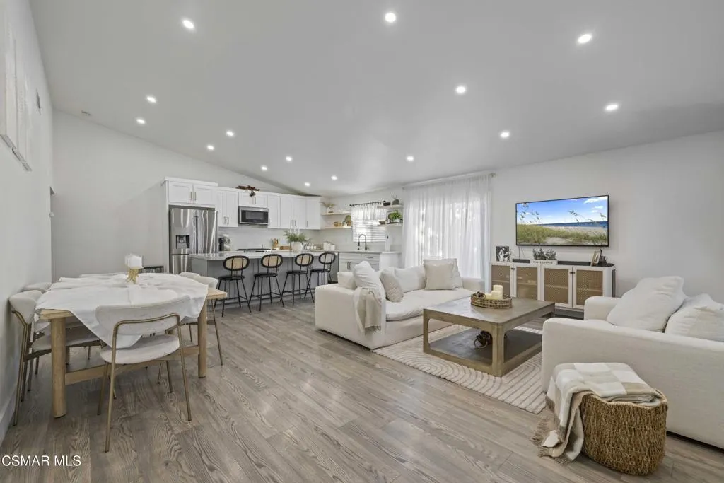 18712 Vicci Street, Canyon Country, California 91351 home-pic-0