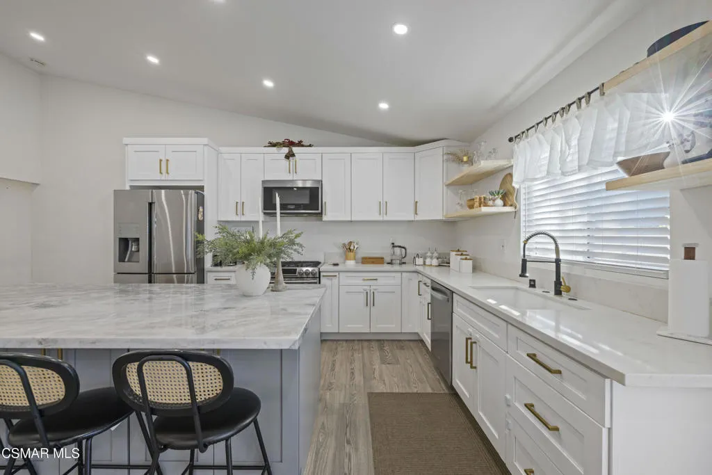 18712 Vicci Street, Canyon Country, California 91351 home-pic-7