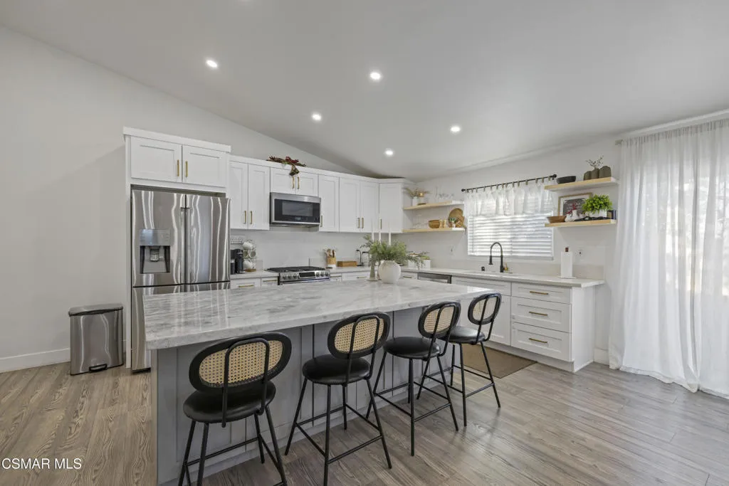 18712 Vicci Street, Canyon Country, California 91351 home-pic-8
