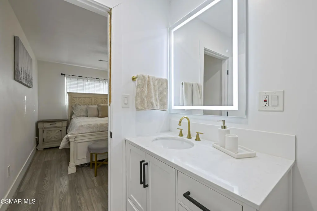 18712 Vicci Street, Canyon Country, California 91351 home-pic-16