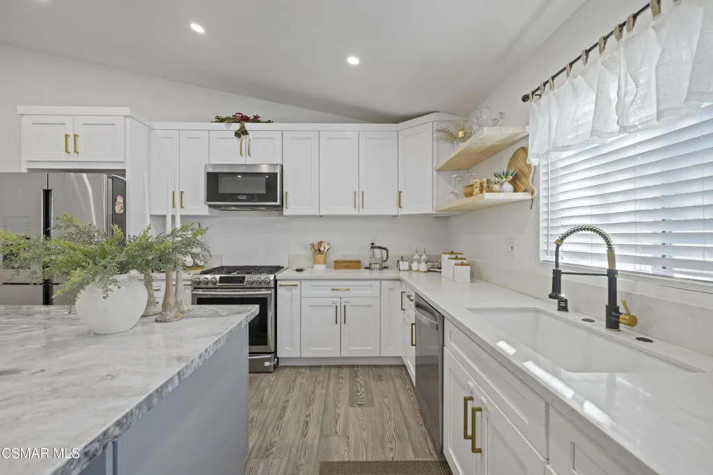 18712 Vicci Street, Canyon Country, California 91351 home-pic-10