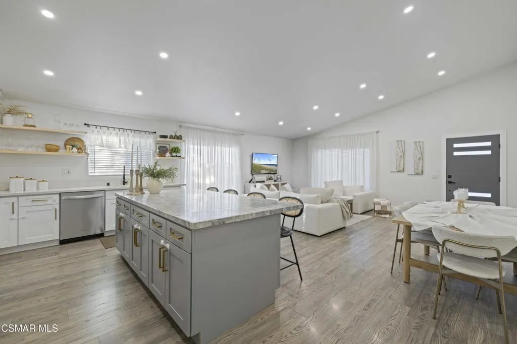 18712 Vicci Street, Canyon Country, California 91351 home-pic-11