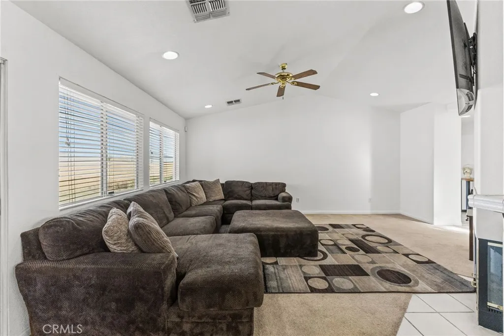 57088 Millstone Drive, Yucca Valley, California 92284 home-pic-28