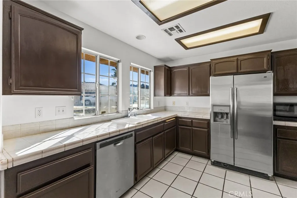 57088 Millstone Drive, Yucca Valley, California 92284 home-pic-19